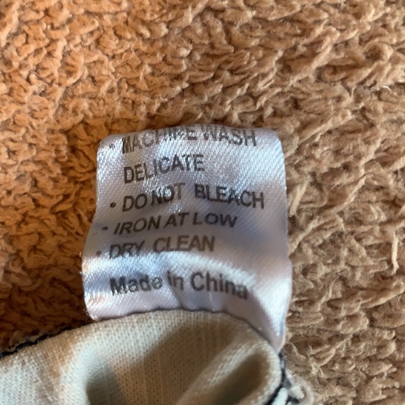 LF heart pocket button down - cut out back heart - Picture 7 of 8